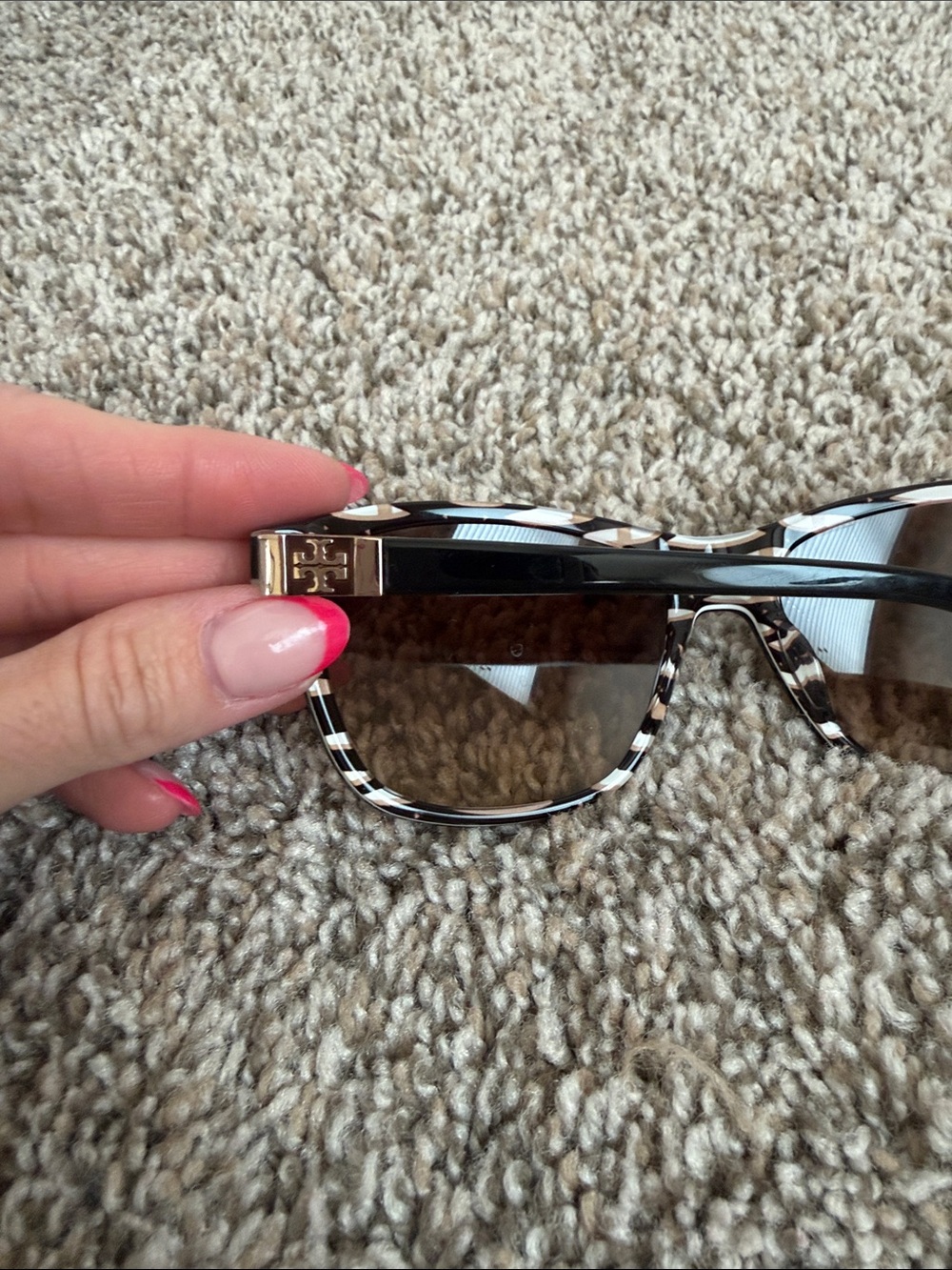 Tory Burch Black Frame Brown Lens Sunglasses with Orange Case - Picture 3 of 4